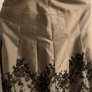 ANN TAYLOR CASUAL LACE BORDER PLEATED SKIRT